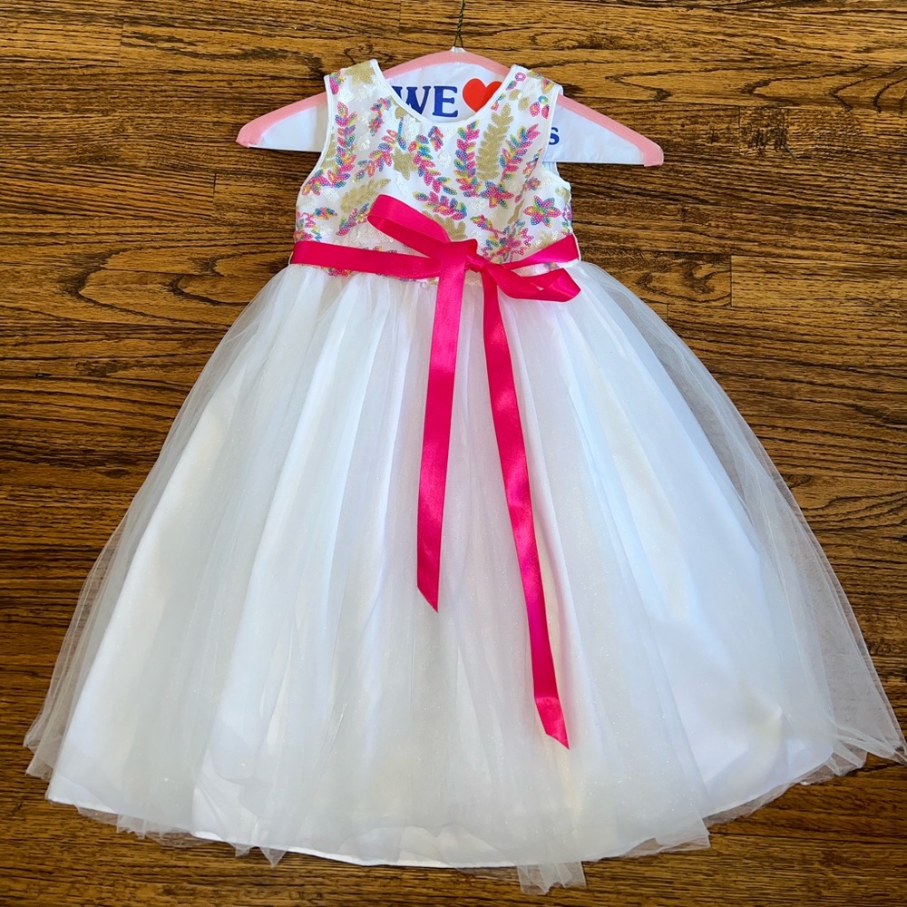 Pippa & Julie Girls Dress size 5, worn once, like new